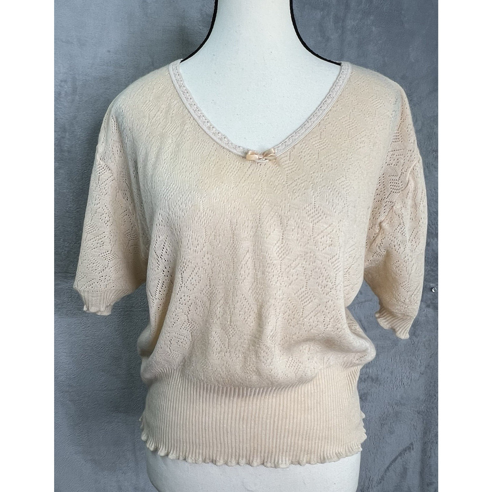 Short Sleeve Cream Knit V-Neck Top with Bow Detail